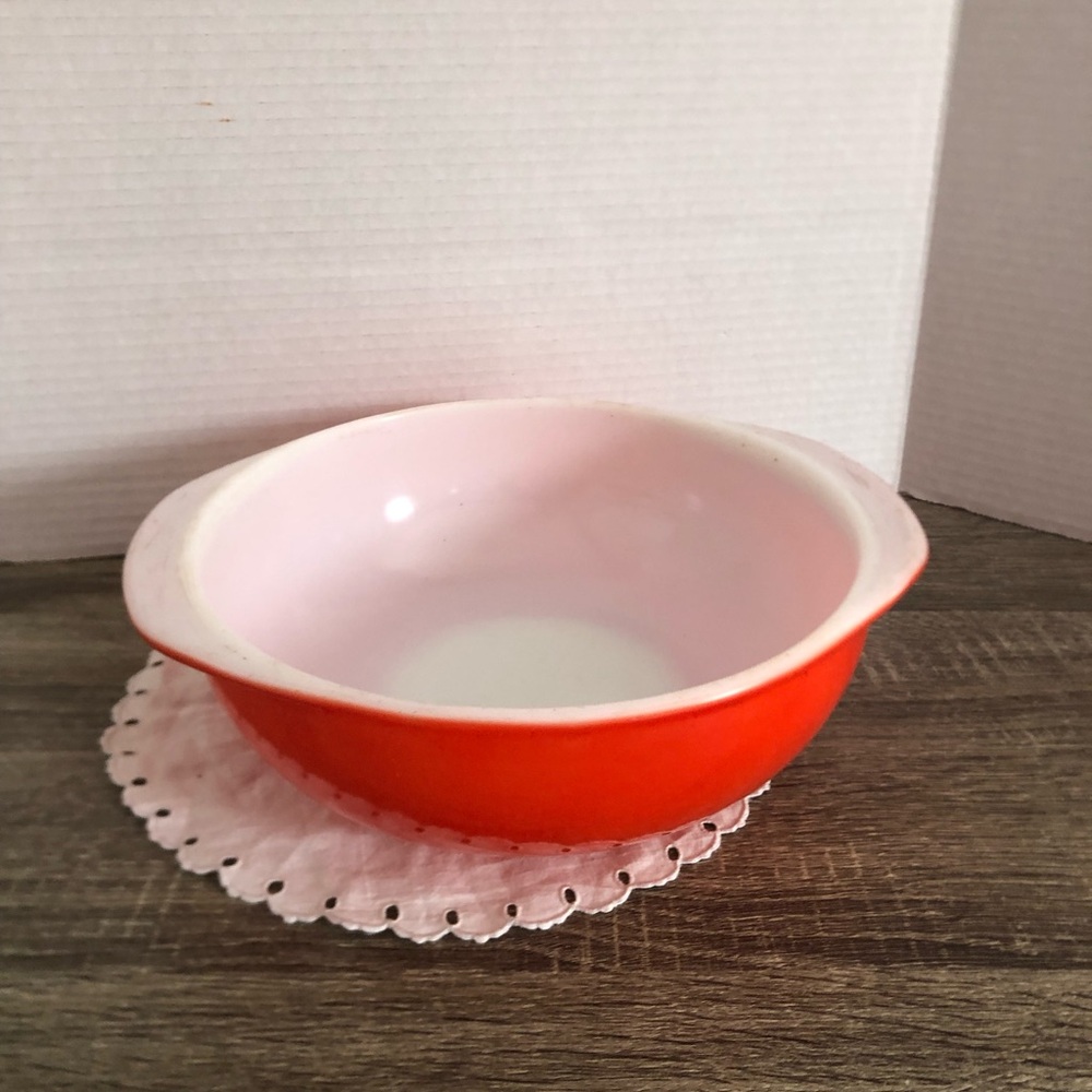 Vtg Pyrex 2 Quart Primary Red Casserole Dish
